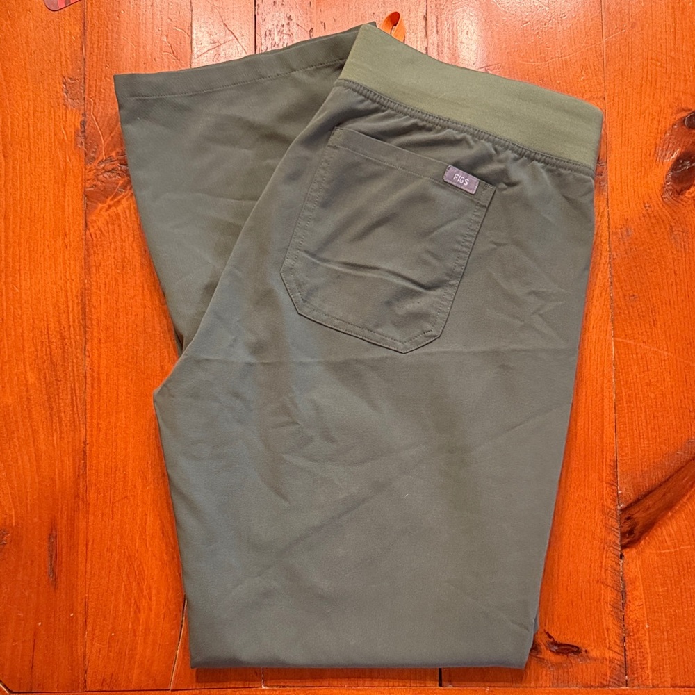 Figs Livingston Size large regular